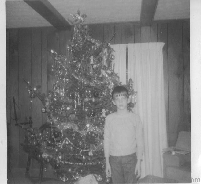 JMC 1969 - 2.JPG - As a 9 year old at Christmas in Louisville, KY 1969